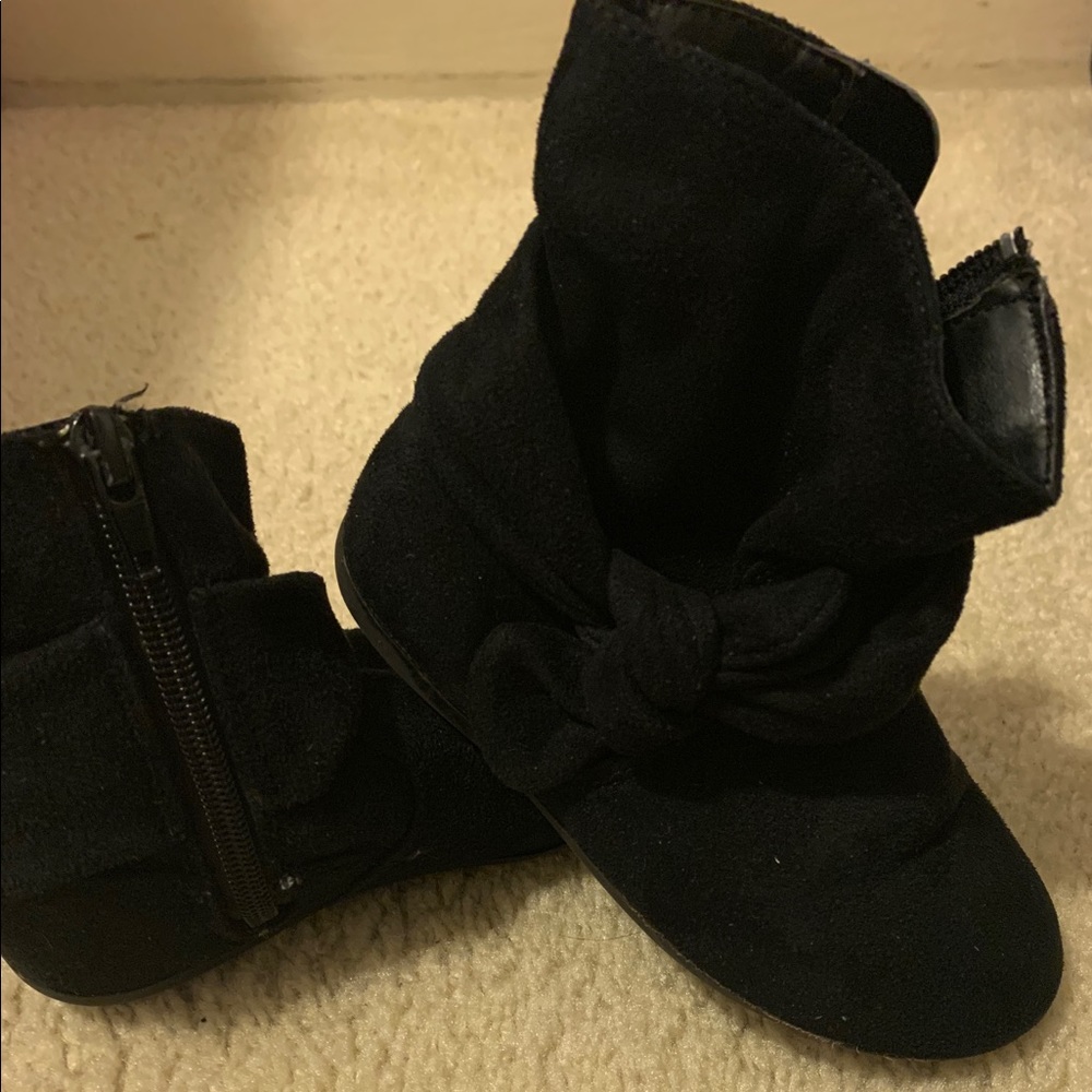 Girls black boots